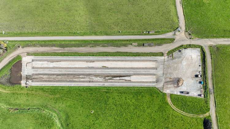 8 Heaven Road Waitakaruru_13