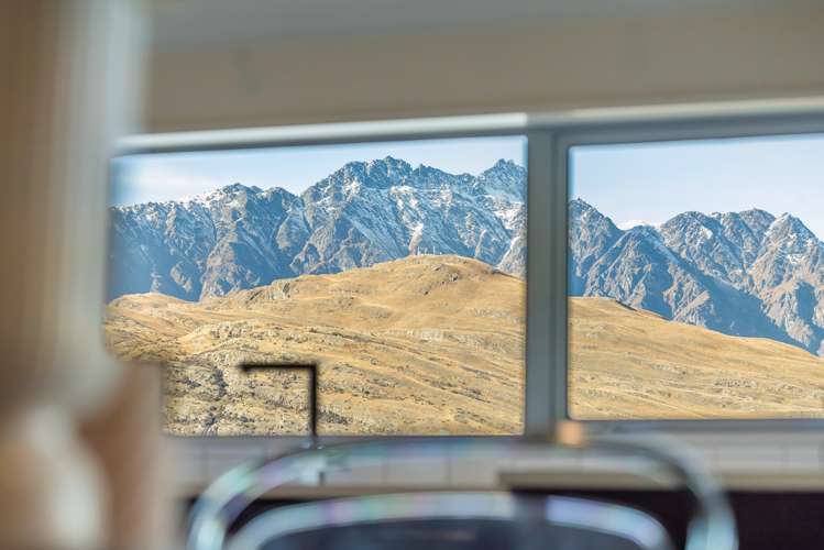 2/11 Gum Lane Queenstown_17