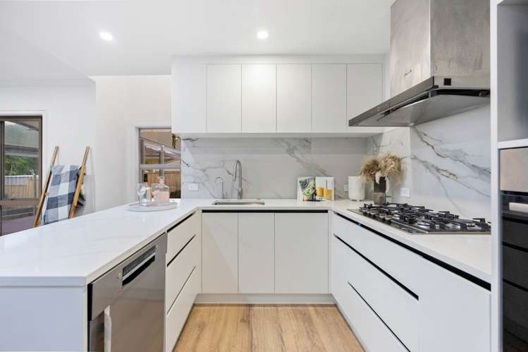 124 Kyle Road Greenhithe_9