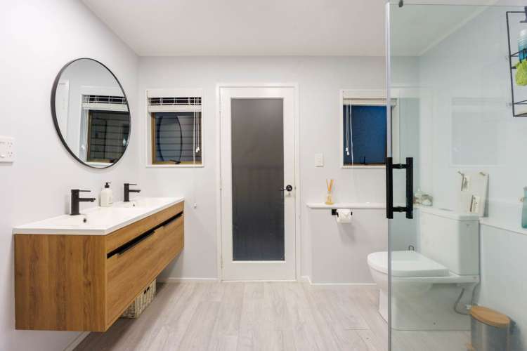 1/11 Honeysuckle Lane Mairangi Bay_19