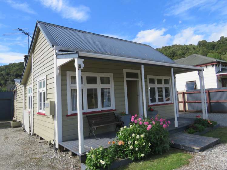 6 Herald Street Reefton_15