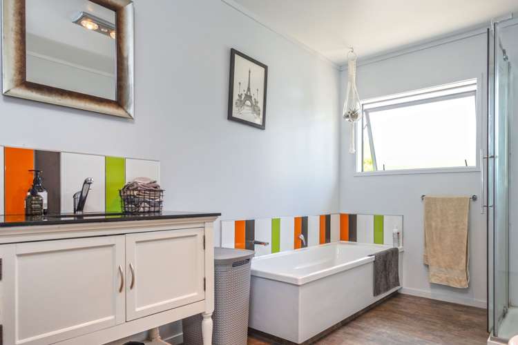 222 Strange Road Paeroa_19