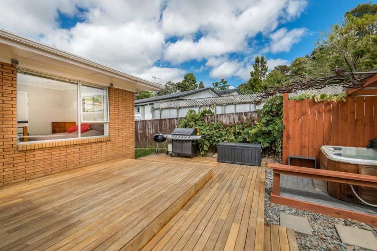 2/18 Puketitiro Street Glen Eden_4
