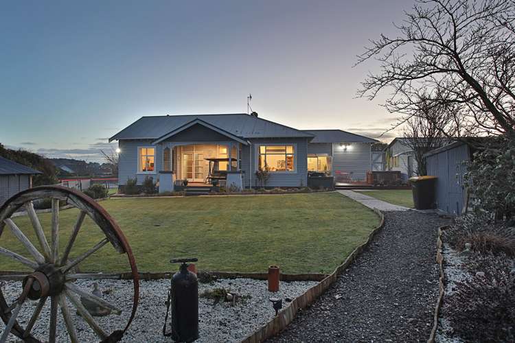 737 Queens Drive Waikiwi_2