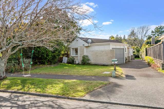 Welcome to Mt Eden! Renovated 3 Brm Front-End Unit