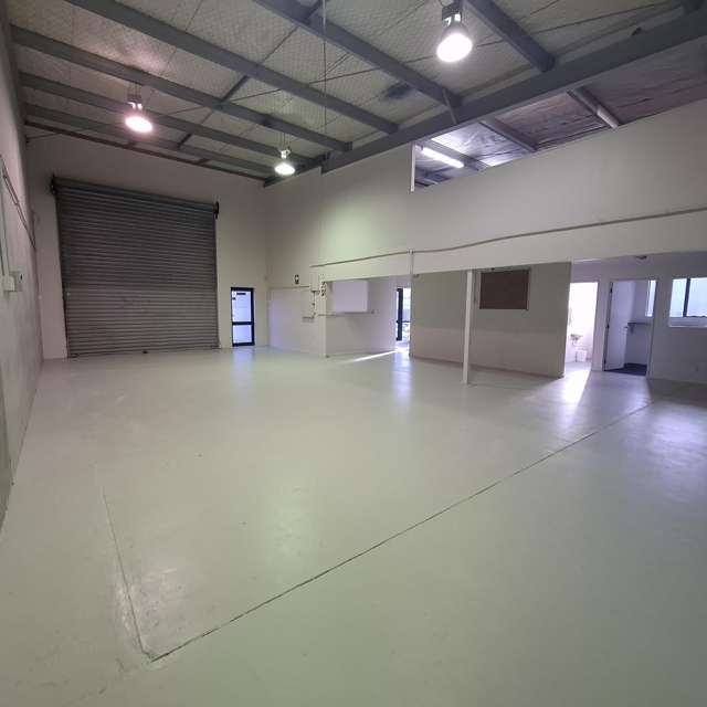 Unit A, 6 Westech Place Kelston_2