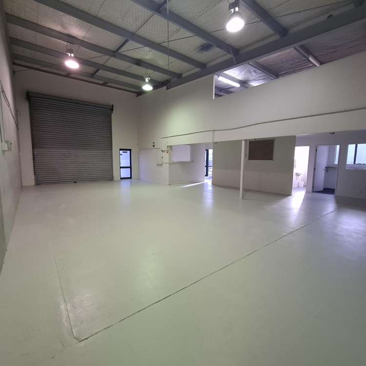 Unit A, 6 Westech Place Kelston_2