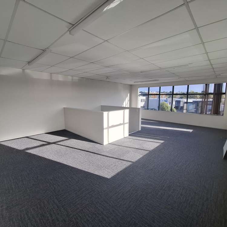Unit A, 6 Westech Place Kelston_5
