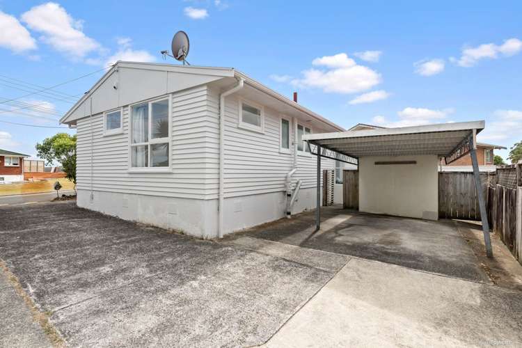 10 School Road Te Atatu South_14