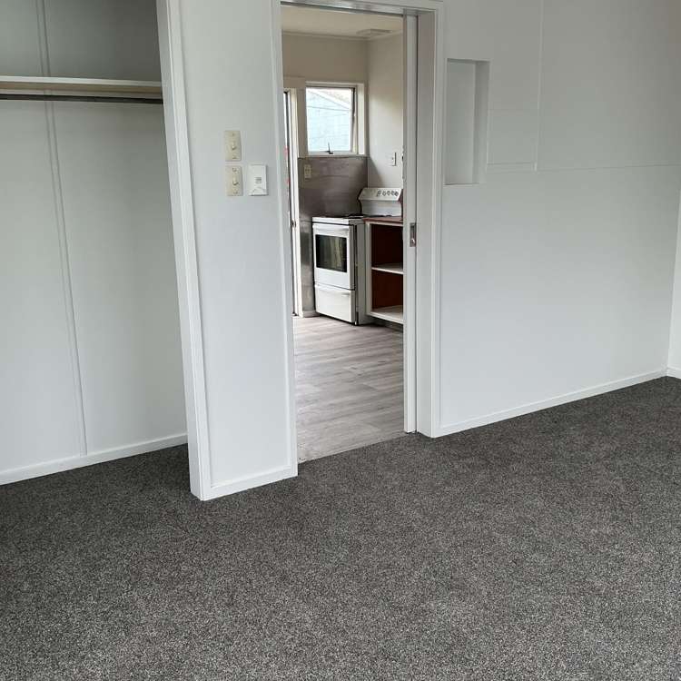  2/20 North Road The Wood_4