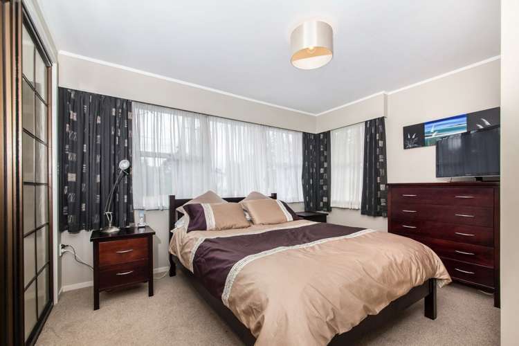 65 Royal View Road Te Atatu South_11