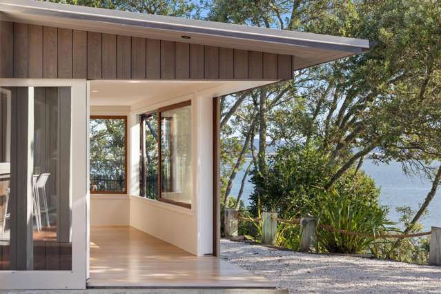 Waterfront Privacy & Style | Professionals