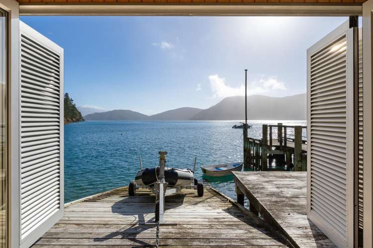 - Bay of Many Coves Queen Charlotte Sound_26