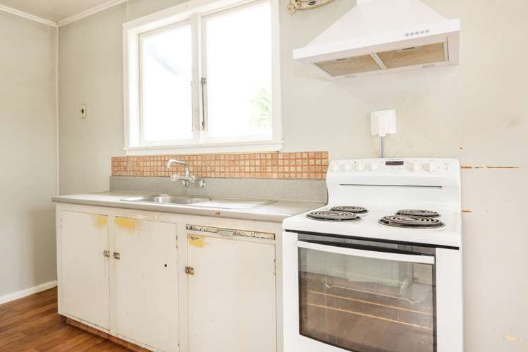 1215 Norfolk Crescent Mayfair_7