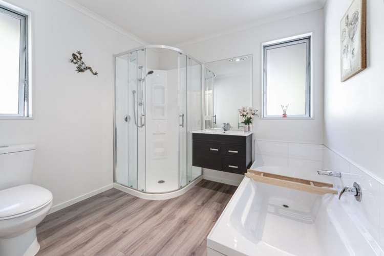 77 Washbourn Drive Richmond_14