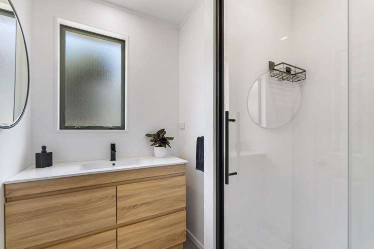 9 Howards Way Kamo_13