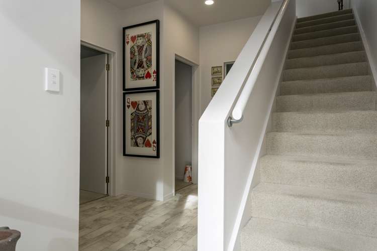 9/208A Lake Terrace Waipahihi_11