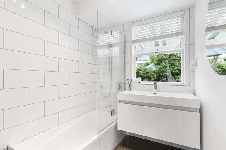 52 Tahi Terrace Glen Eden_24