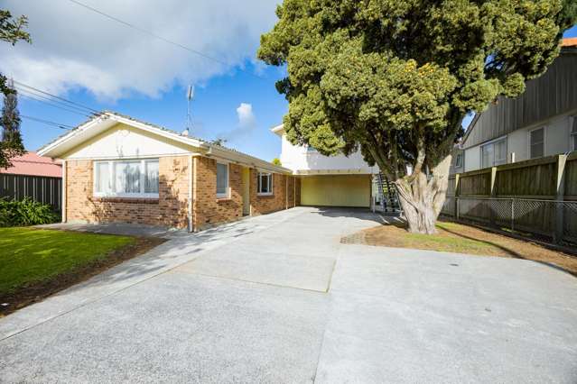 3 UNITS + FREEHOLD TITLE // CASHFLOW OPPORTUNITY