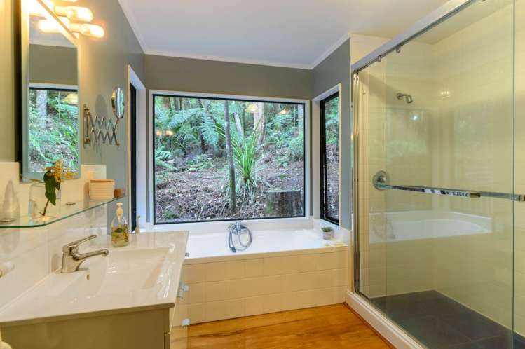 8 Kauri Loop Road Oratia_16