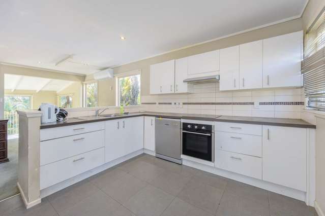 583 East Coast Road Browns Bay_4