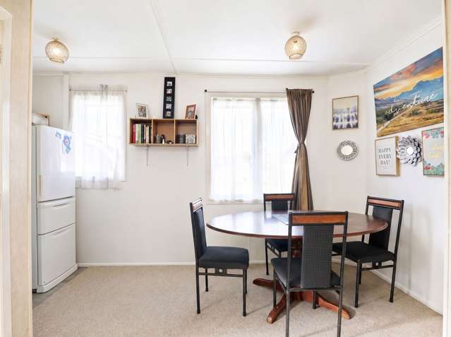154 Clayton Road Mangakakahi_3