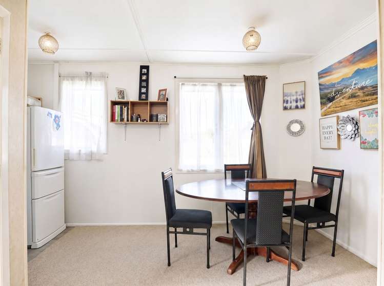 154 Clayton Road Mangakakahi_3
