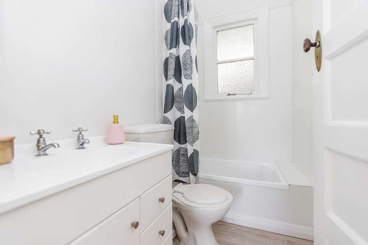 270 Queens Drive Lyall Bay_8