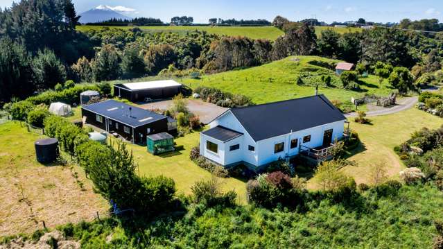 Off-Grid Oasis With 2 Dwellings