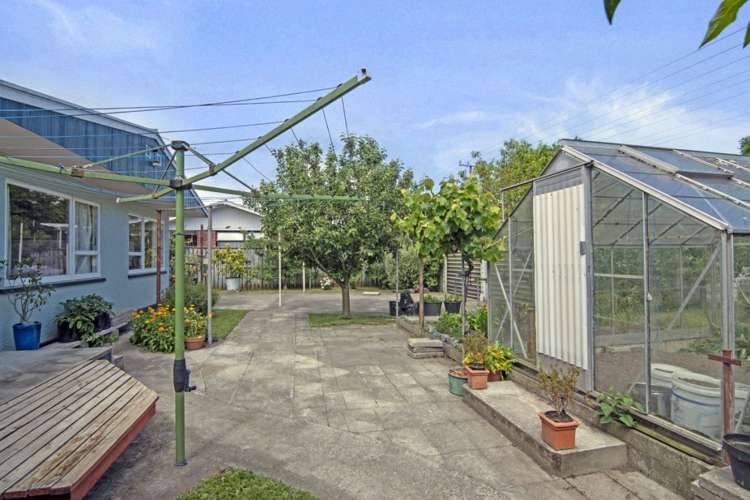 12 Neale Avenue Stoke_13