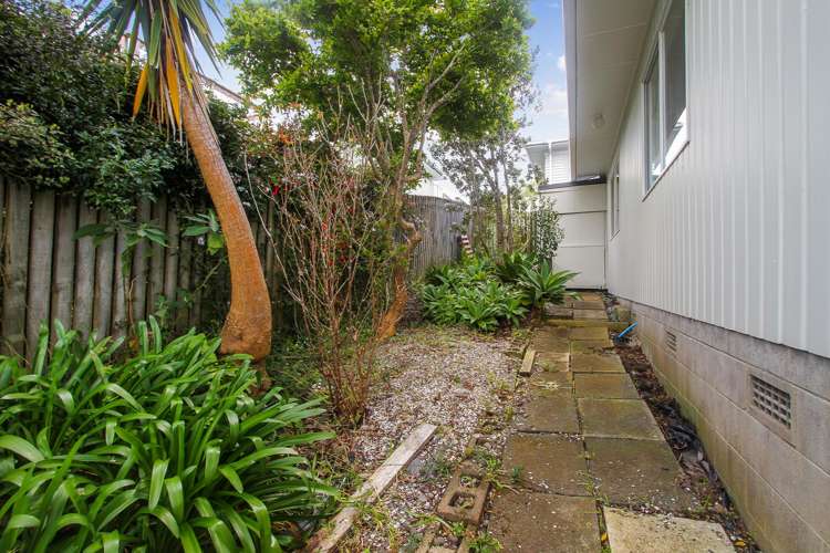 2/57 Coronation Road Hillcrest_17