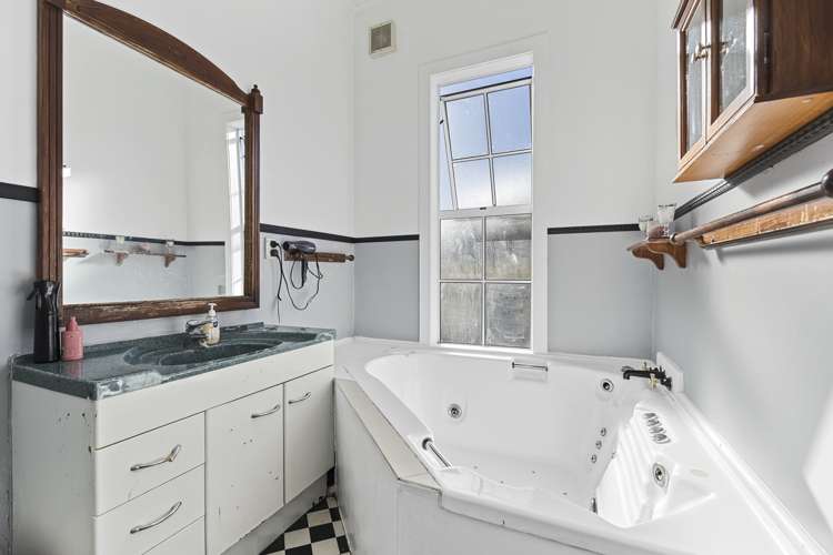 200 Tukapa Street Westown_12