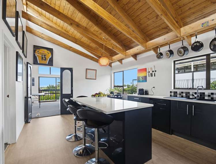 57 John Dee Crescent Red Beach_4