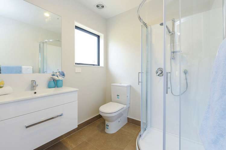 2a Newham Place Henderson_13