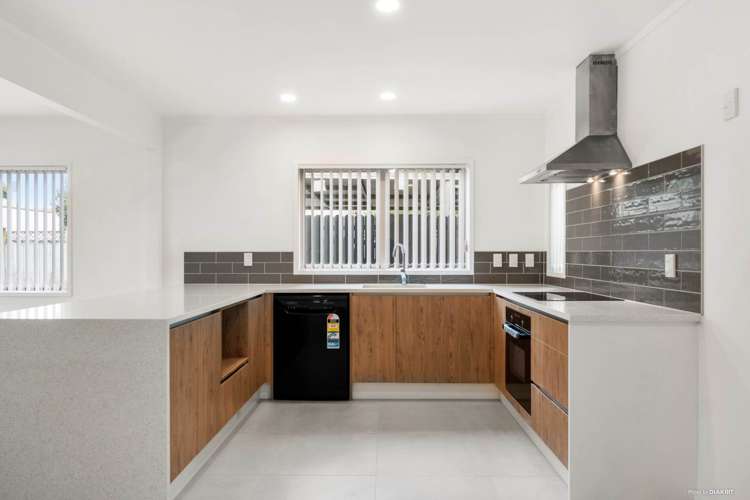 2/242 Pakuranga Road Pakuranga Heights_2