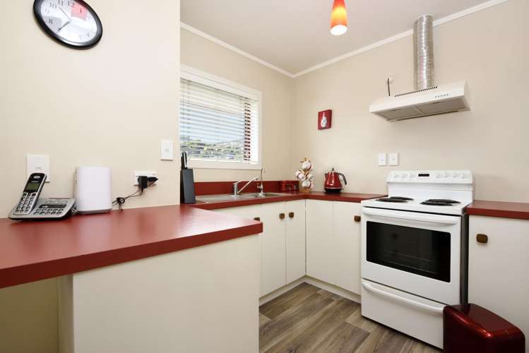 104 Saint Vincent Street Toi Toi_6