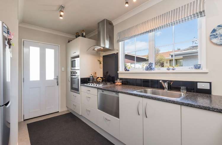 2/27 Exeter Street Stoke_7