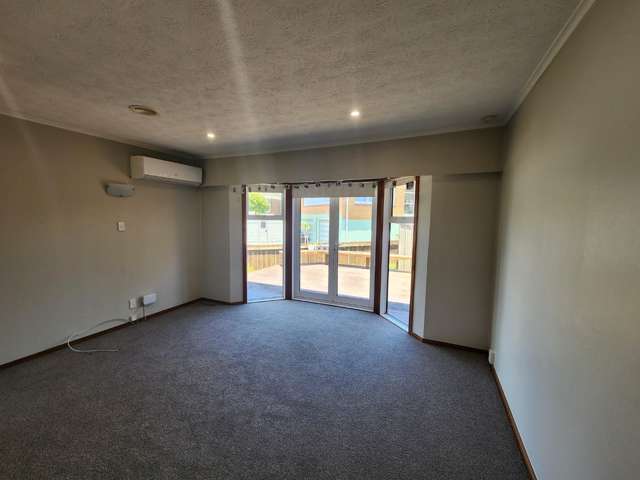 2/8 Adrienne Place 10051_1