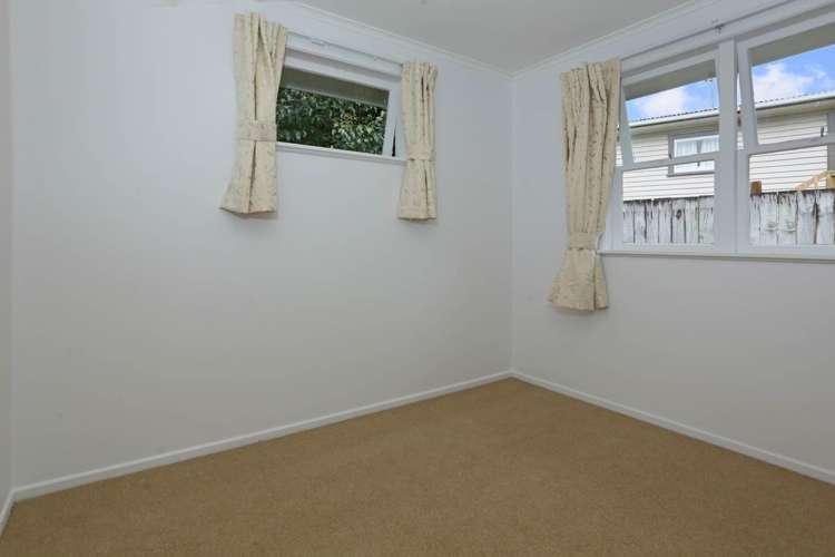 137 Edmonton Road Te Atatu South_17