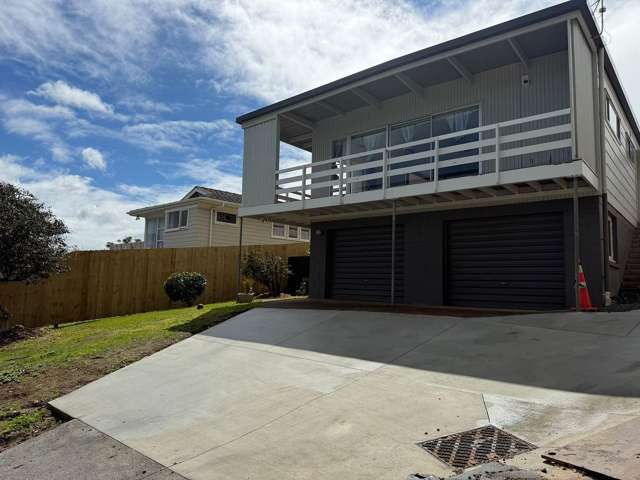 Spacious 4-Bedroom Family Home in Convenient Meado