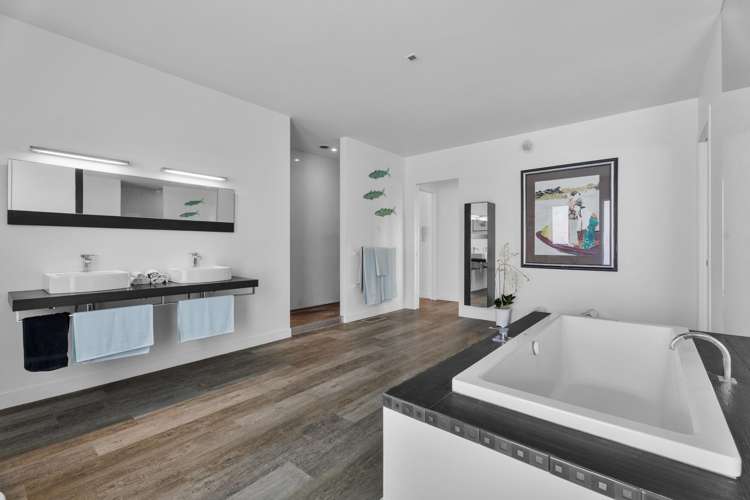 215 J Renall Road Pollok_32