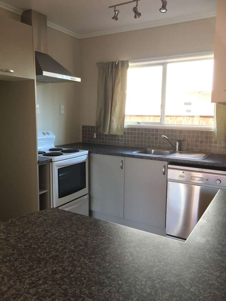 2/83 Moana Avenue One Tree Hill_3