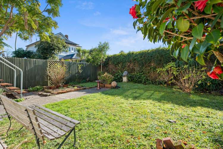 29 Queens Parade Devonport_21