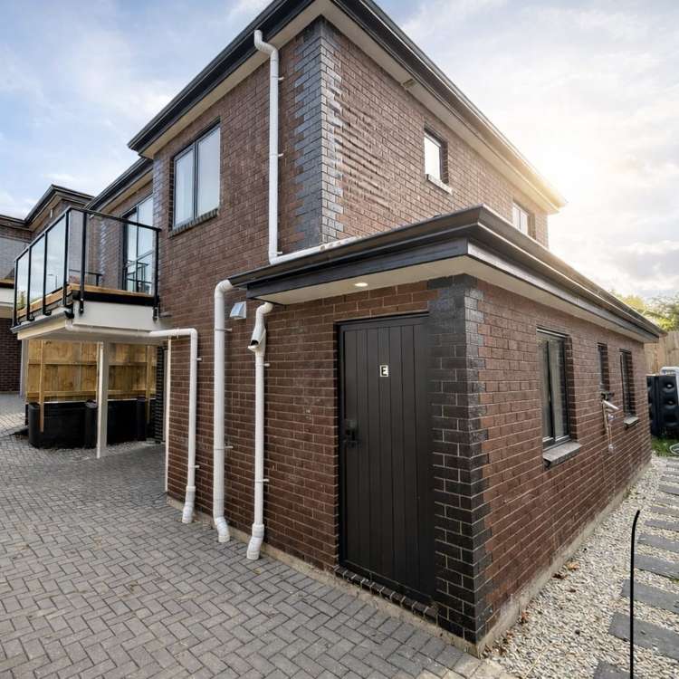 4253 Great North Road Glendene_17