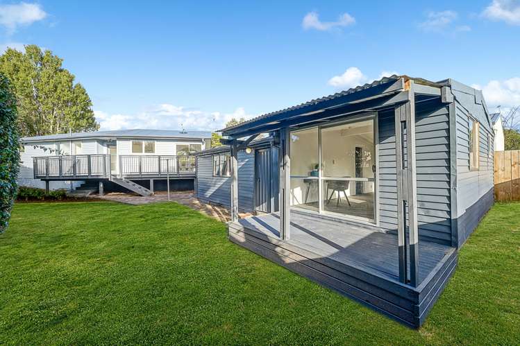 85 Riverpark Crescent Henderson_19