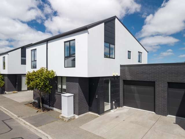 Fabulous Modern Townhouse - Must Be Sold!