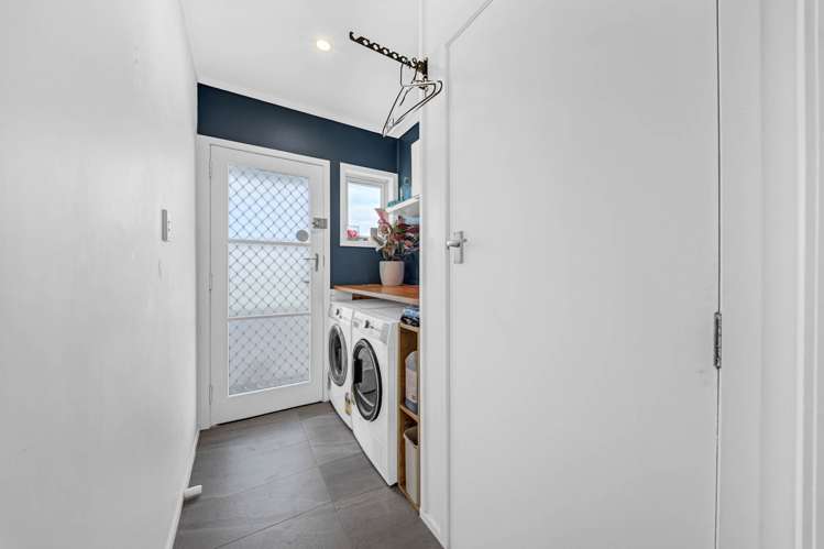 2/4 Noumea Place Mairangi Bay_8