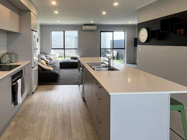 42 Tippet Crescent Wigram_3