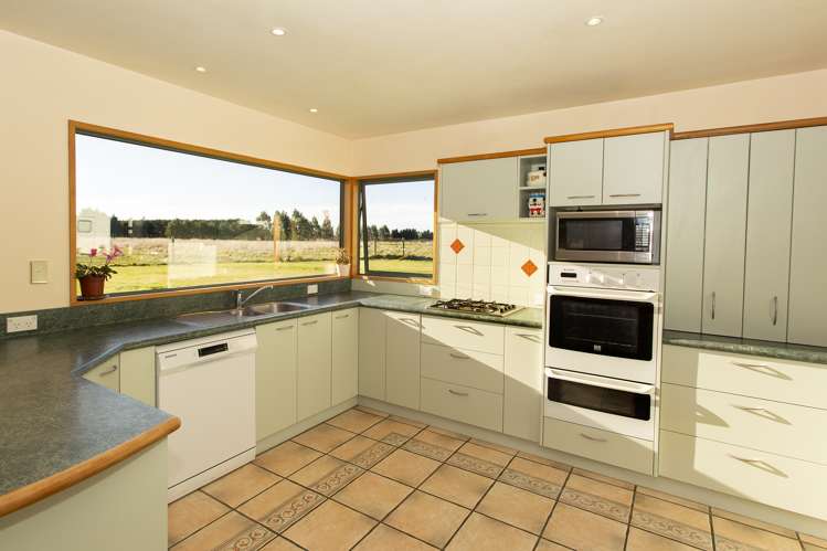 196 Racecourse Road Allenton_2