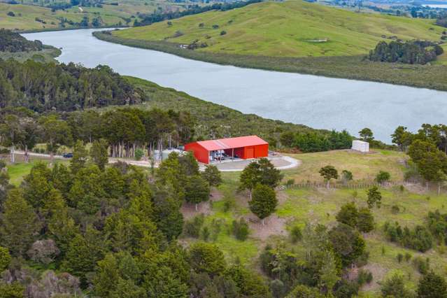 Waterfront Block with Transferable Titles Option